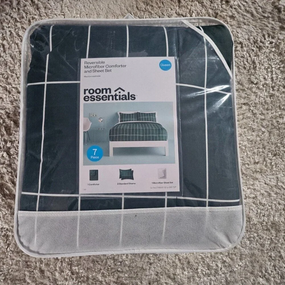 Room Essentials Reversible Comforter & Sheet Set Dark Green 7 Pieces Queen New